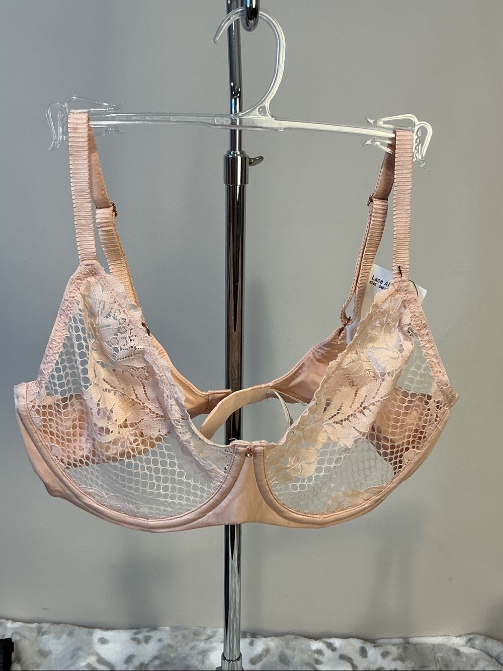 Le Mystère Allure Unlined Underwire Lace Bra NWT Pale Peach, size 34DD/E